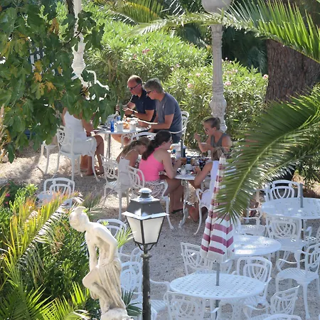 Hotel Le Chateau De Lese