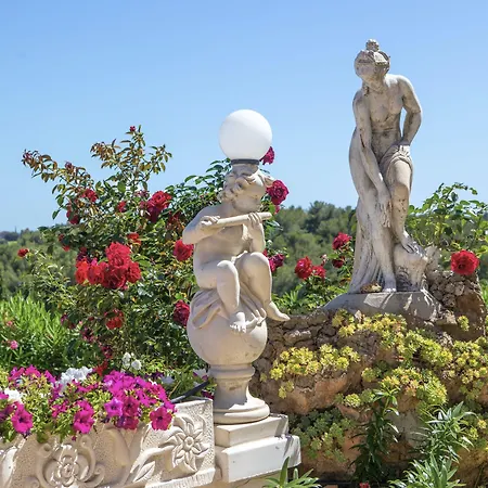 Le Chateau De Lese Hotel