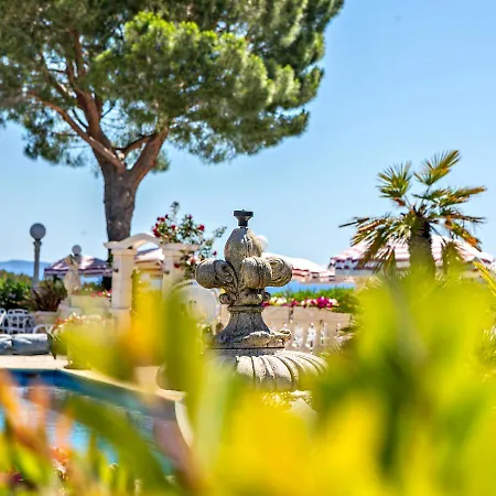 Hotel Le Chateau De Lese