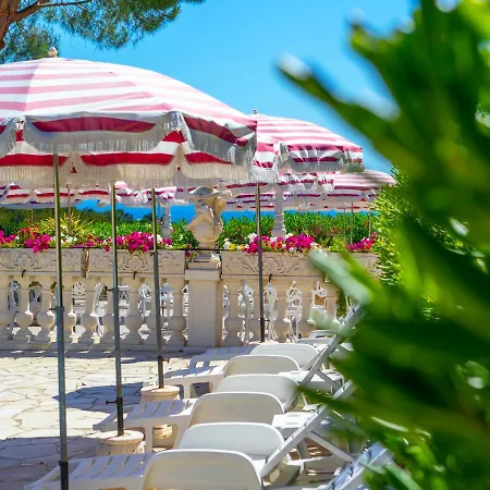 Le Chateau De Lese Hotel