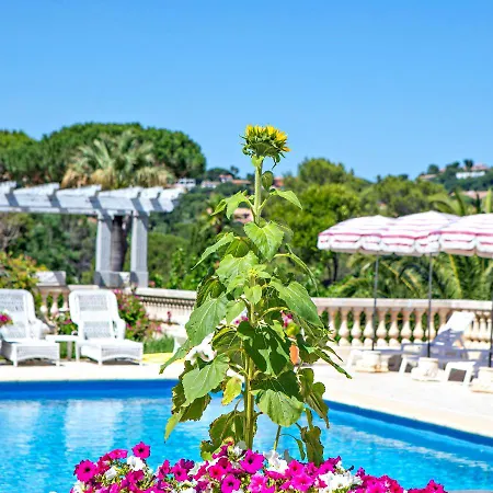 Le Chateau De Lese Hotel