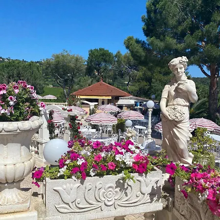 Hotel Le Chateau De Lese 4*
