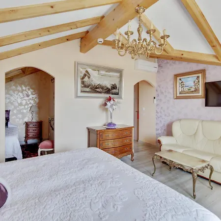 Le Chateau De Lese 4*