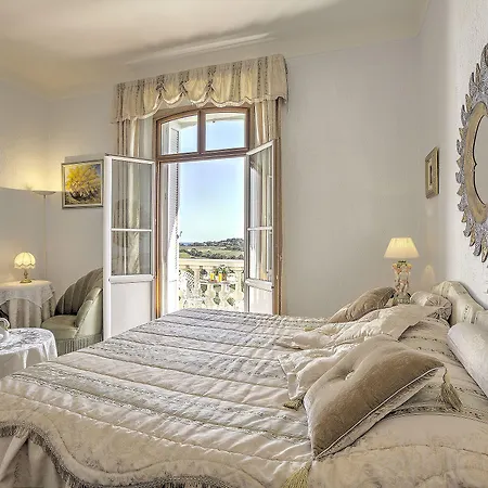 Hotel Le Chateau De Lese 4*