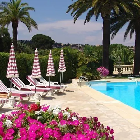 Le Chateau De Lese 4*