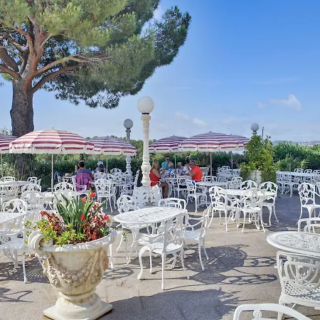 Le Chateau De Lese La Croix-Valmer