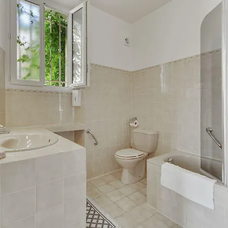 Le Chateau De Lese Hotel