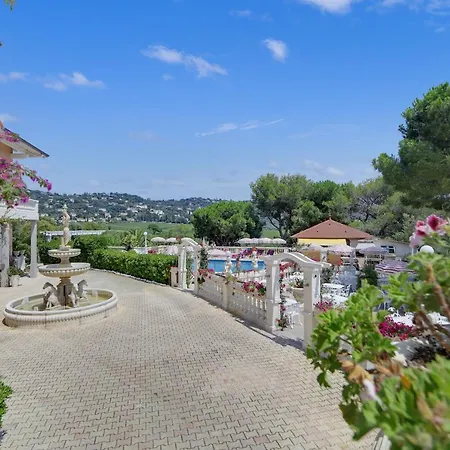 Hotel Le Chateau De Lese 4*