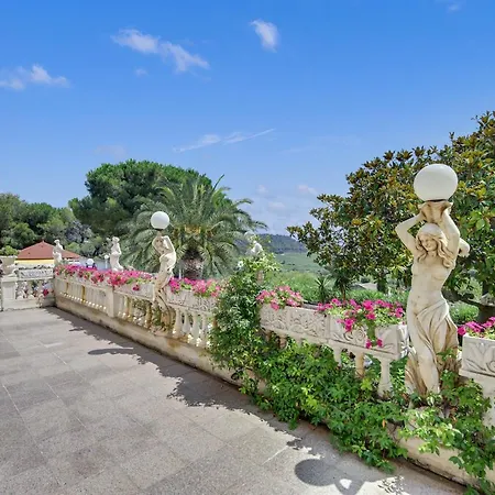 Le Chateau De Lese Hotel 4*