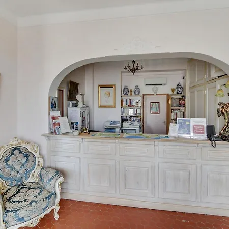 Le Chateau De Lese Szálloda 4*