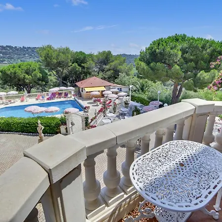 Hotel Le Chateau De Lese 4*