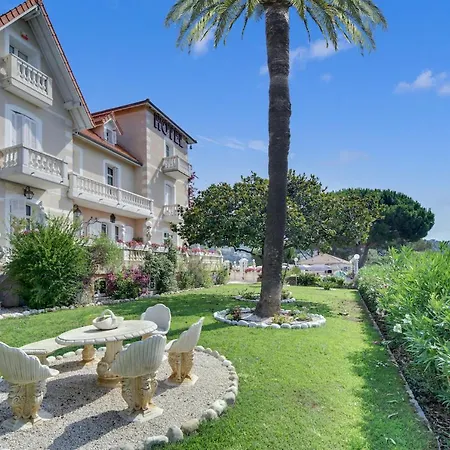 Hotel Le Chateau De Lese 4*