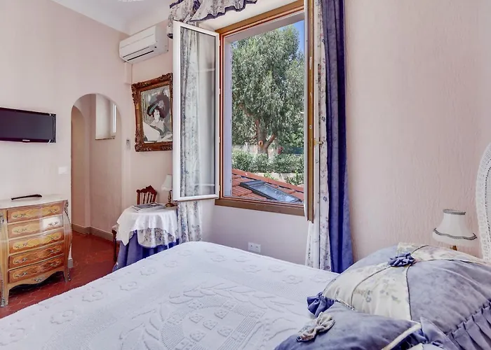 فندق Le Chateau De Lese لا كروا فالميه