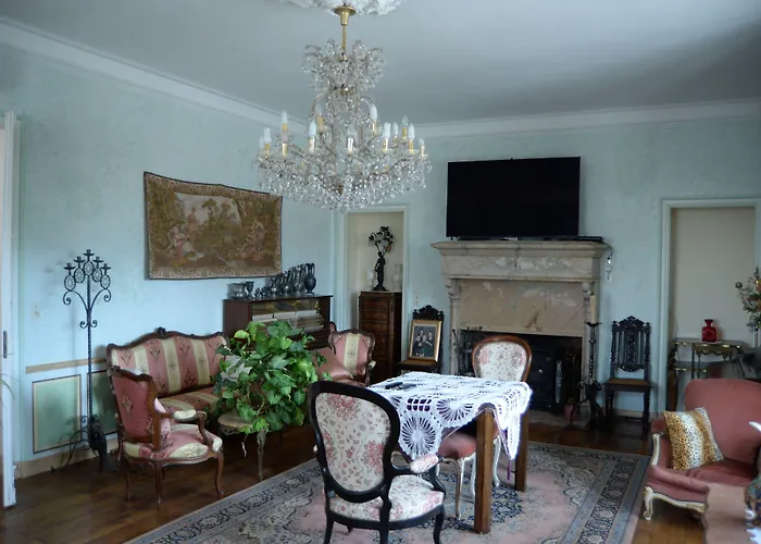 Le Chateau De Lese 4* لا كروا فالميه