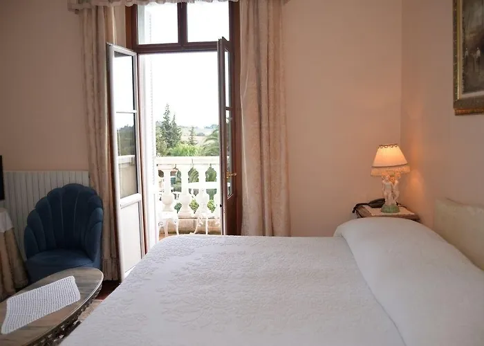 Le Chateau De Lese 4*