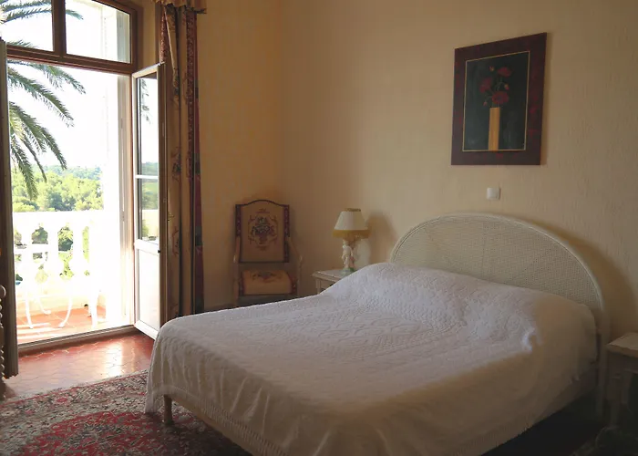 Le Chateau De Lese 호텔 4*