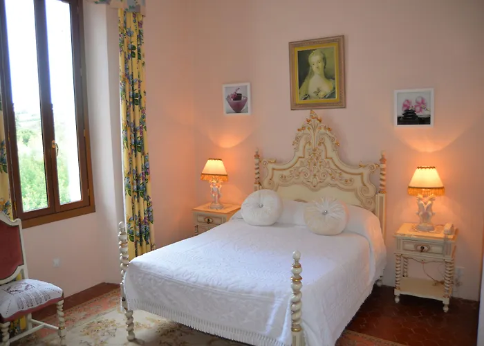Le Chateau De Lese Hotell 4*