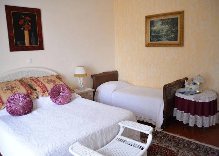 Le Chateau De Lese Hotell 4*