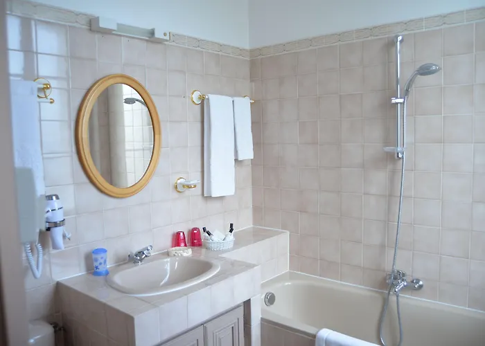 Hotell Le Chateau De Lese 4*
