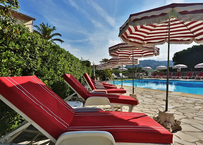 호텔 Le Chateau De Lese 4*