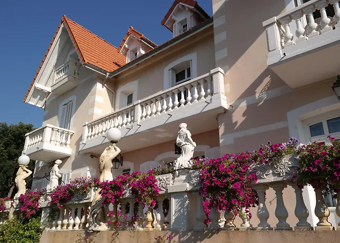 Le Chateau De Lese Hotell