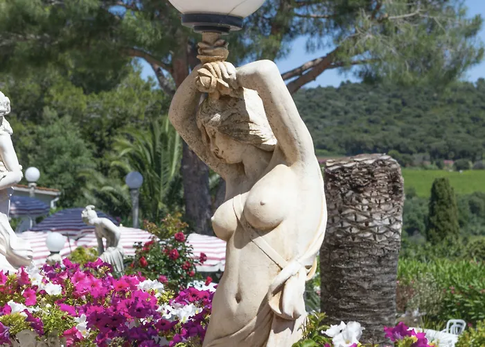 Le Chateau De Lese 4*