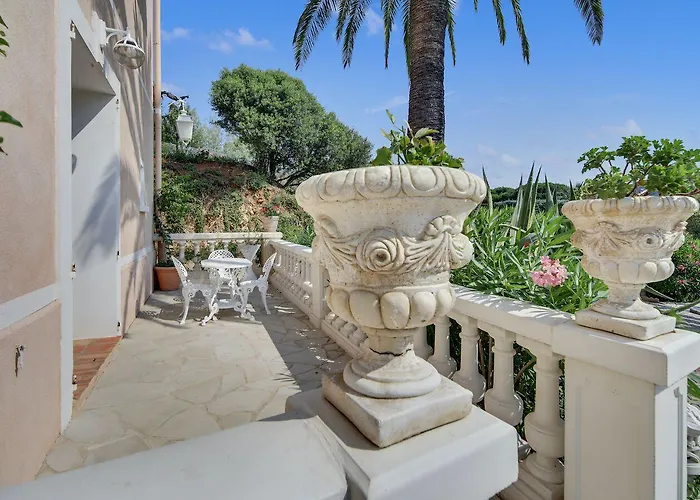 Le Chateau De Lese 호텔 4*